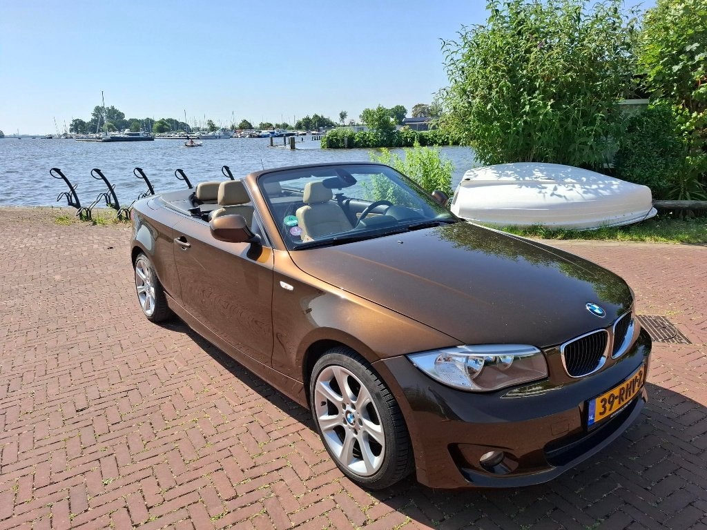 BMW 1-Serie 2.0 118I Cabrio 2011 Bruin metallic Org. NL auto, Auto's, 1-Serie, Euro 5, 1995 cc, 4 stoelen