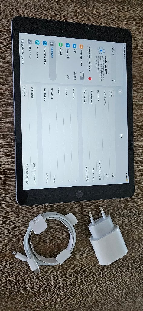 IPad 9e gen 64GB met originele oplader, 10 inch, Apple iPad, Ophalen of Verzenden, Zo goed als nieuw