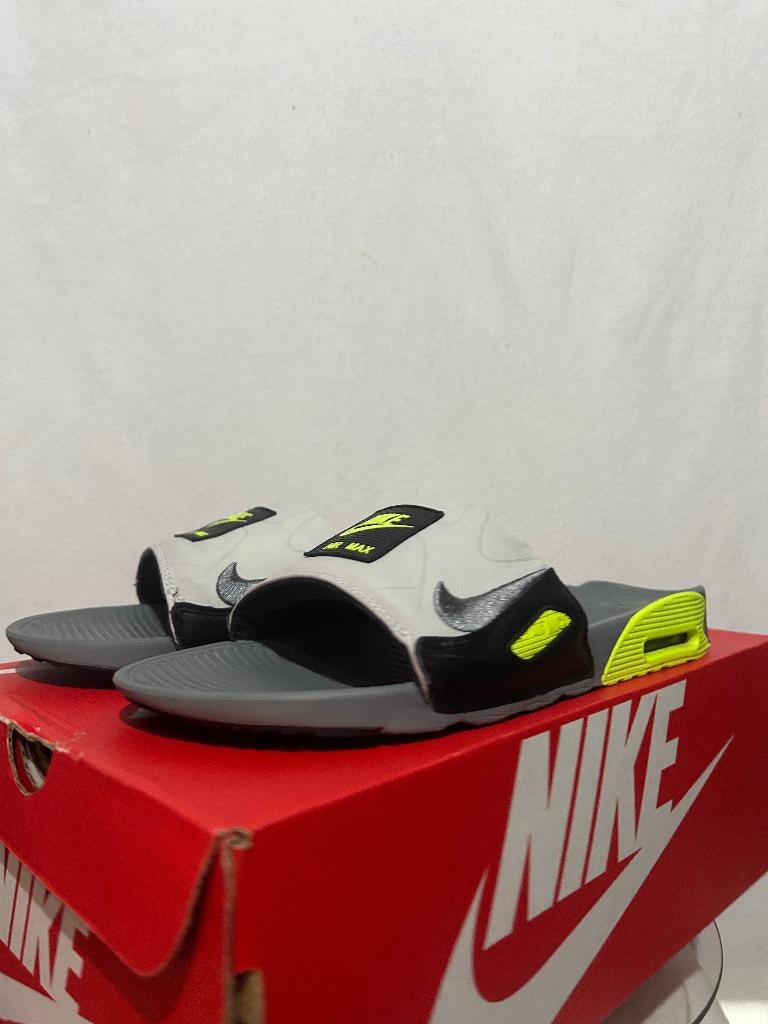 ALS NIEUW! Maat 46 - Nike Air Max 90 Slide Grey Volt Black, Kleding | Heren, Schoenen, Slippers, Overige kleuren, Verzenden, Nike