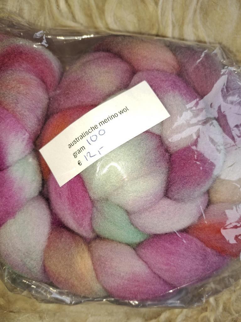 Geverfde merino lontwol spinnen vilten wol spinwol viltwol, Hobby en Vrije tijd, Nieuw, Ophalen of Verzenden, Lotjeswol, Spinwol