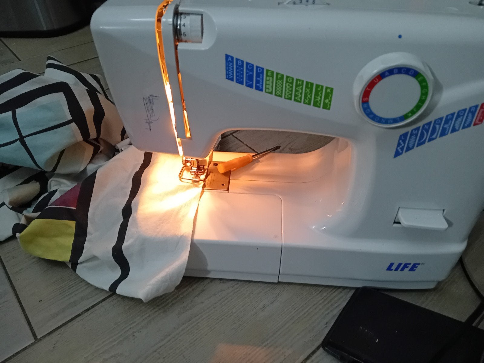 Naaimachine LIFE - Zo goed als nieuw, 2x gebruikt, Ophalen of Verzenden, Zo goed als nieuw, Naaimachine, Overige merken