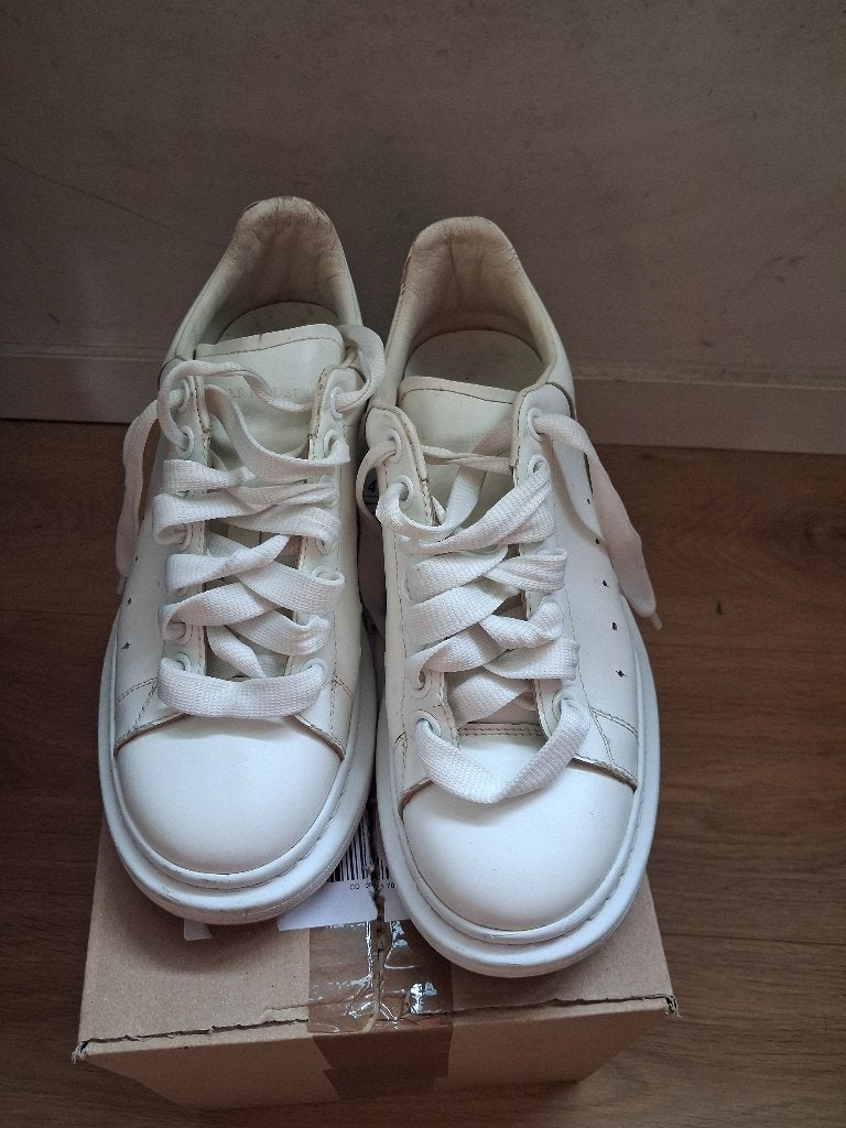 Alexander McQueen Sneakers Wit Kalfsleer Maat 40, Wit, Ophalen of Verzenden, Sneakers of Gympen, Gedragen