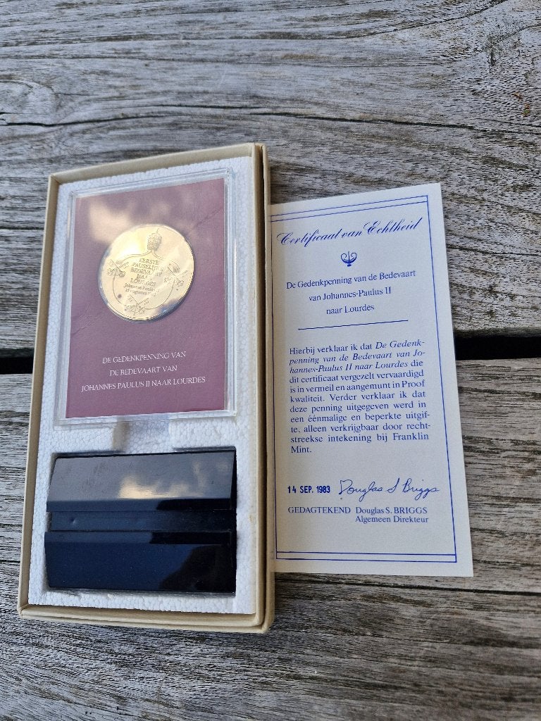 penning johannes Paulus II lourdes franklin mint, Postzegels en Munten, Penningen en Medailles, Verzenden, Overige materialen