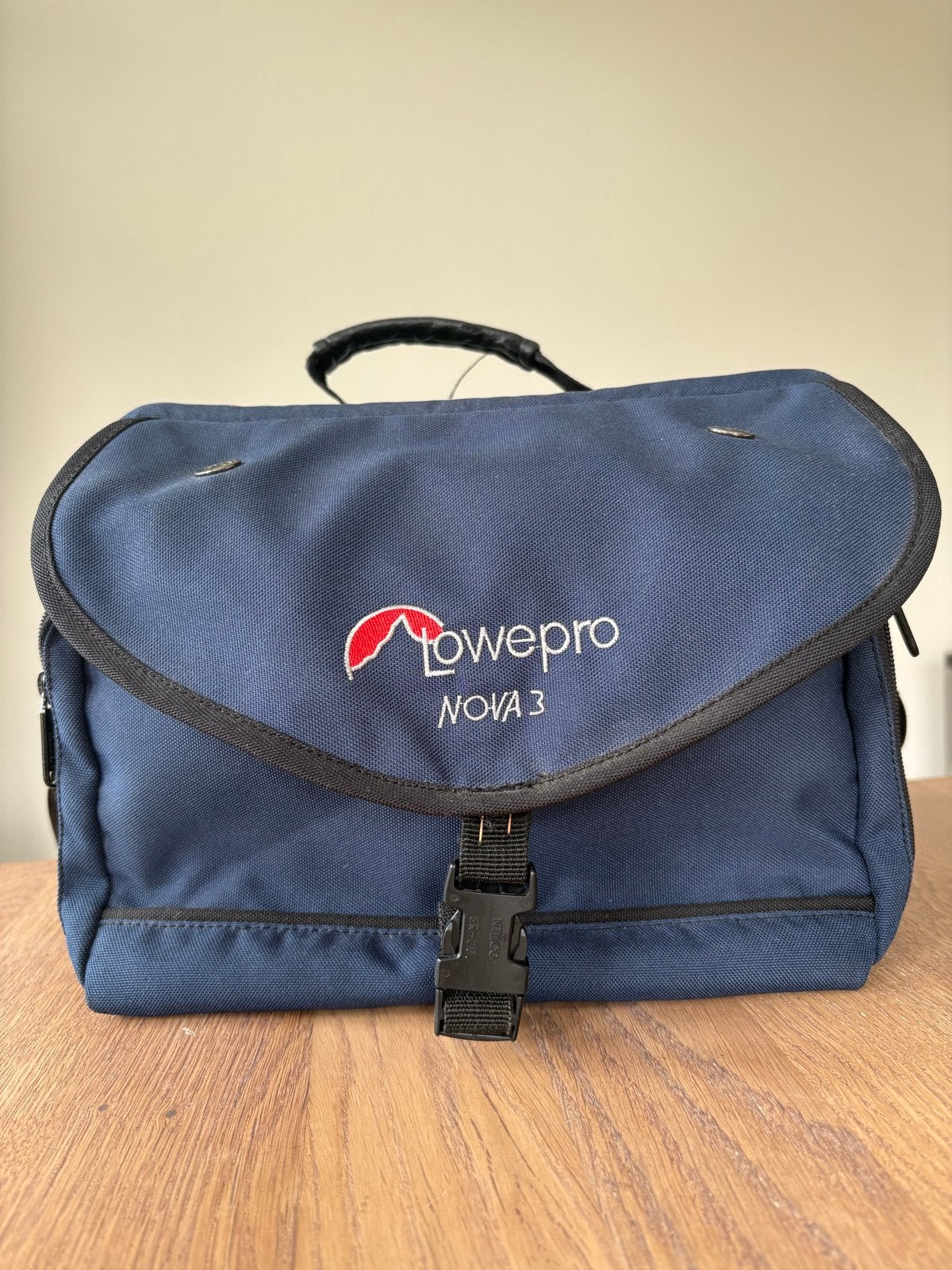 Lowepro Nova 3 Cameratas - Blauw, Compact en Stevig, Audio, Tv en Foto, Fotografie | Fototassen, Ophalen of Verzenden, Gebruikt