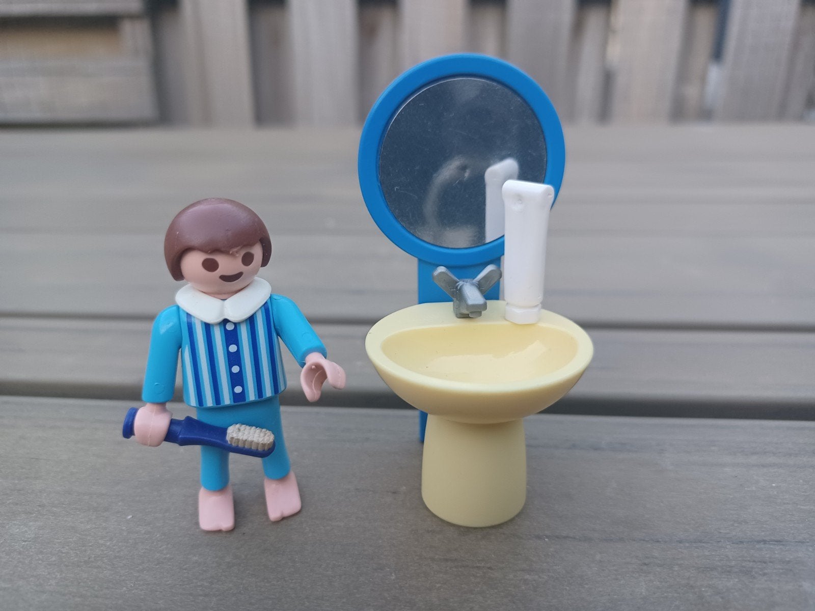 Playmobil kind met wastafel en tandenborstel, Ophalen of Verzenden, Zo goed als nieuw, Complete set, Figuren