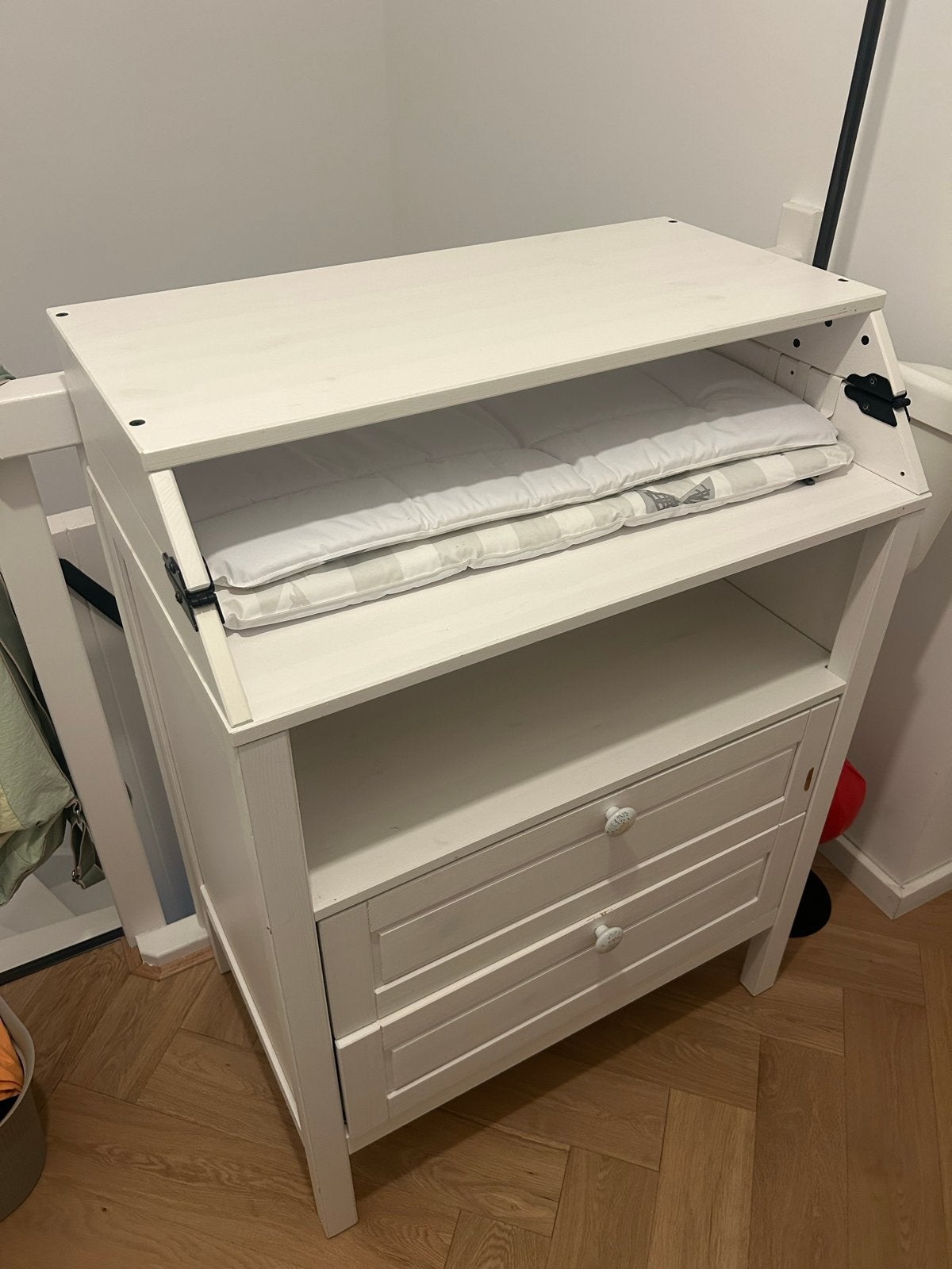 IKEA Sundvik // Witte commode met lades en opklapbaar blad, Ophalen, Gebruikt, 50 tot 70 cm, 75 tot 100 cm