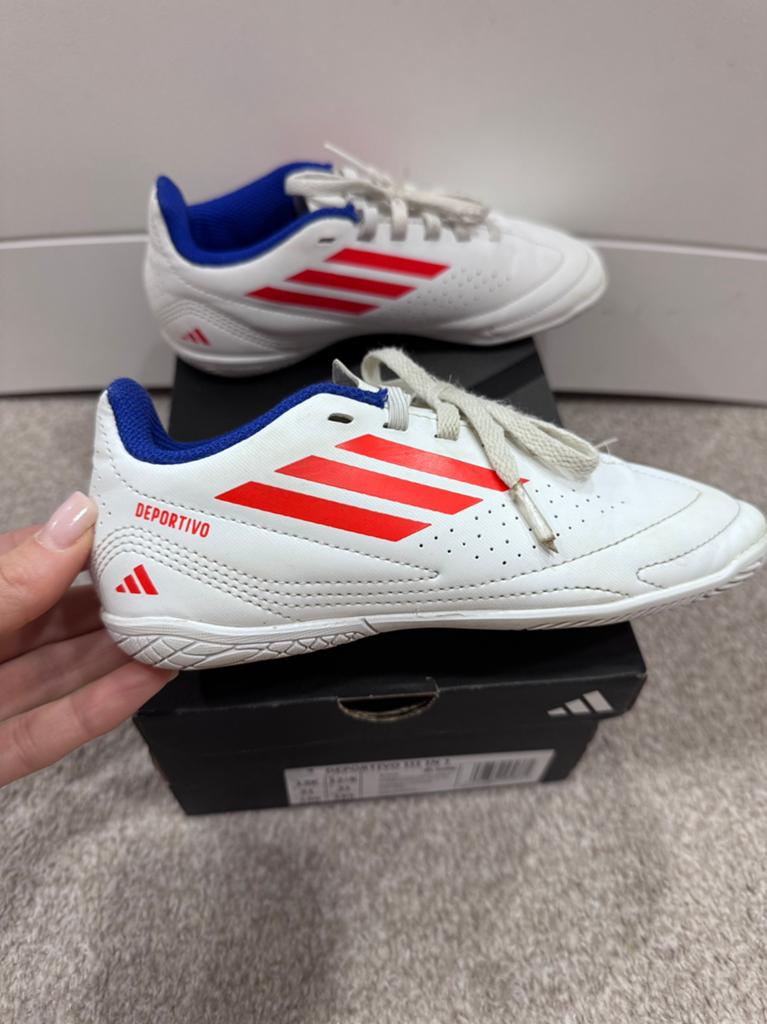 Voetbalschoenen Adidas 31 maat, Ophalen of Verzenden, Zo goed als nieuw, Jongen of Meisje, Sportschoenen