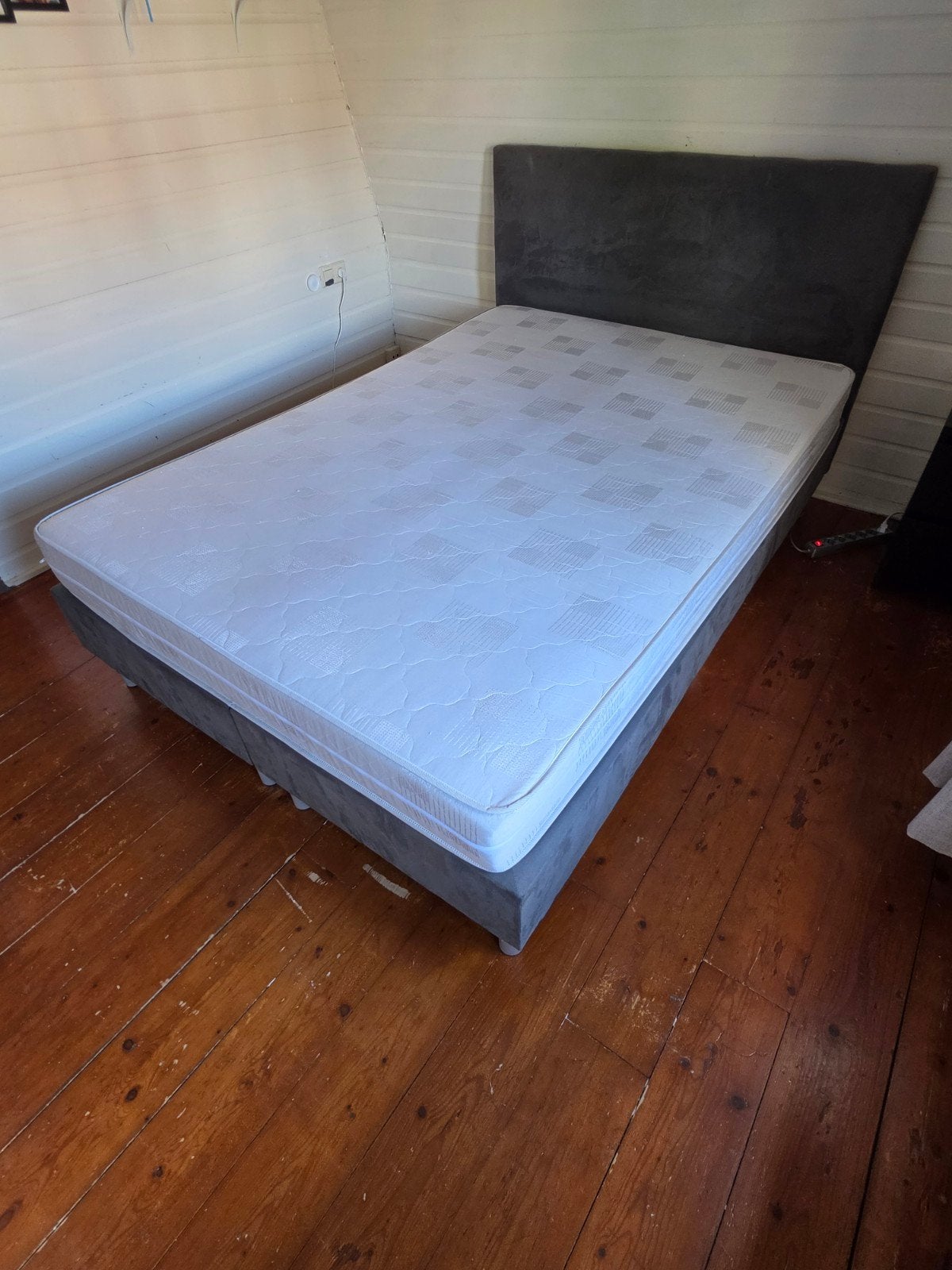 Boxspring 140x200 met matras - Grijs/Wit, Ophalen, Overige materialen, 140 cm, 200 cm