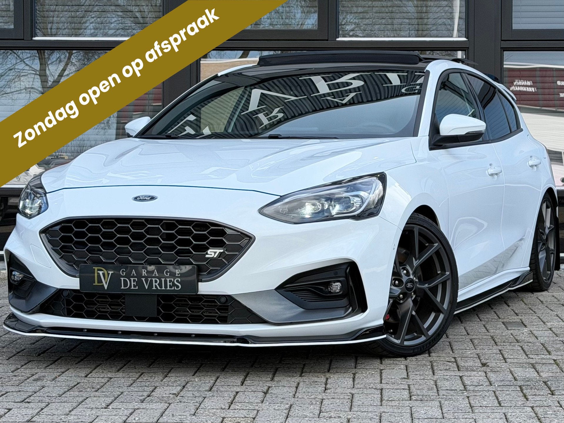 Ford Focus 2.3 EcoBoost ST-3 Panoramadak Sportuitlaat ACC Re, Auto's, Gebruikt, Zwart, 4 cilinders, Origineel Nederlands