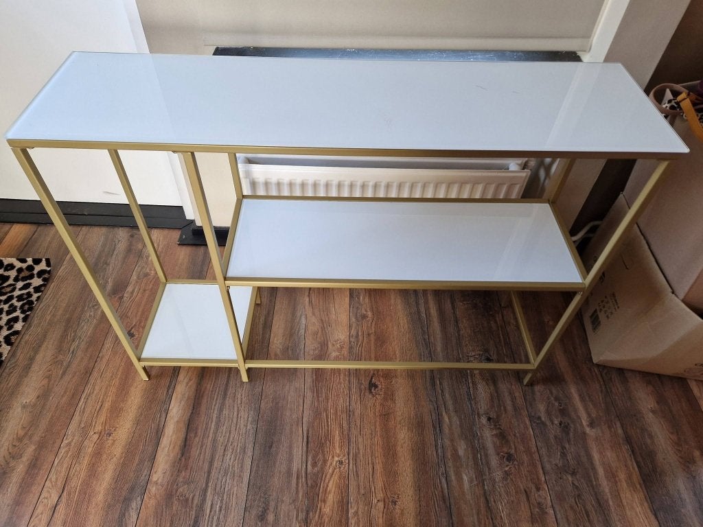 JYSK PANDRUP Sidetable / Haltafel – Goud met Wit Glas, Ophalen, 100 tot 150 cm, Zo goed als nieuw, Glas