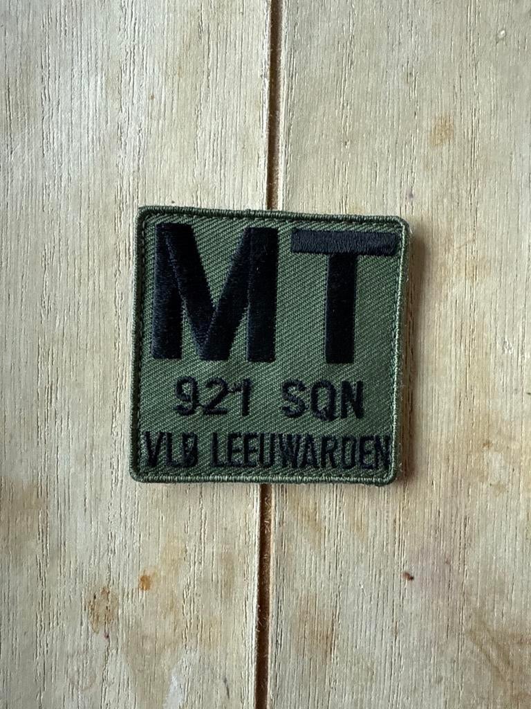 Klu motorvoertuig MT borstembleem 921 squadron Leeuwarden, Verzamelen, Verzenden, Luchtmacht, Nederland, Embleem of Badge