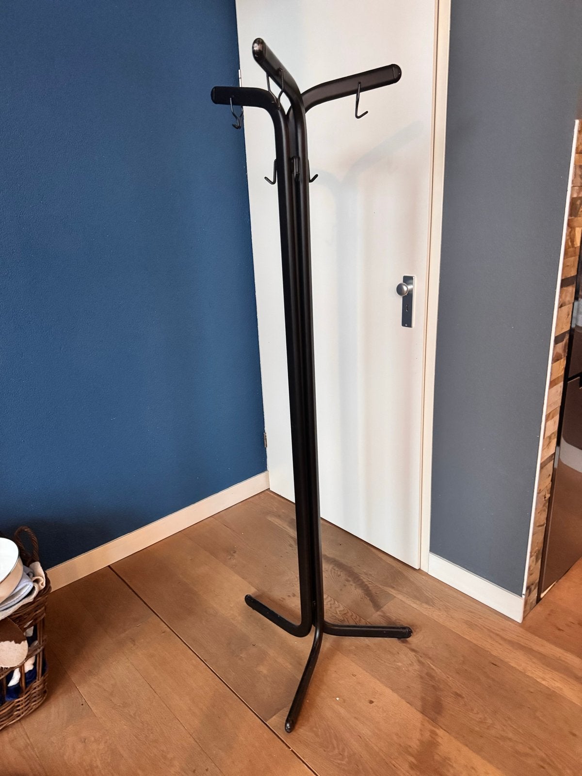 Zwarte staande kapstok - 160 cm hoog, Huis en Inrichting, Woonaccessoires | Kapstokken, Gebruikt, Ophalen of Verzenden, Metaal