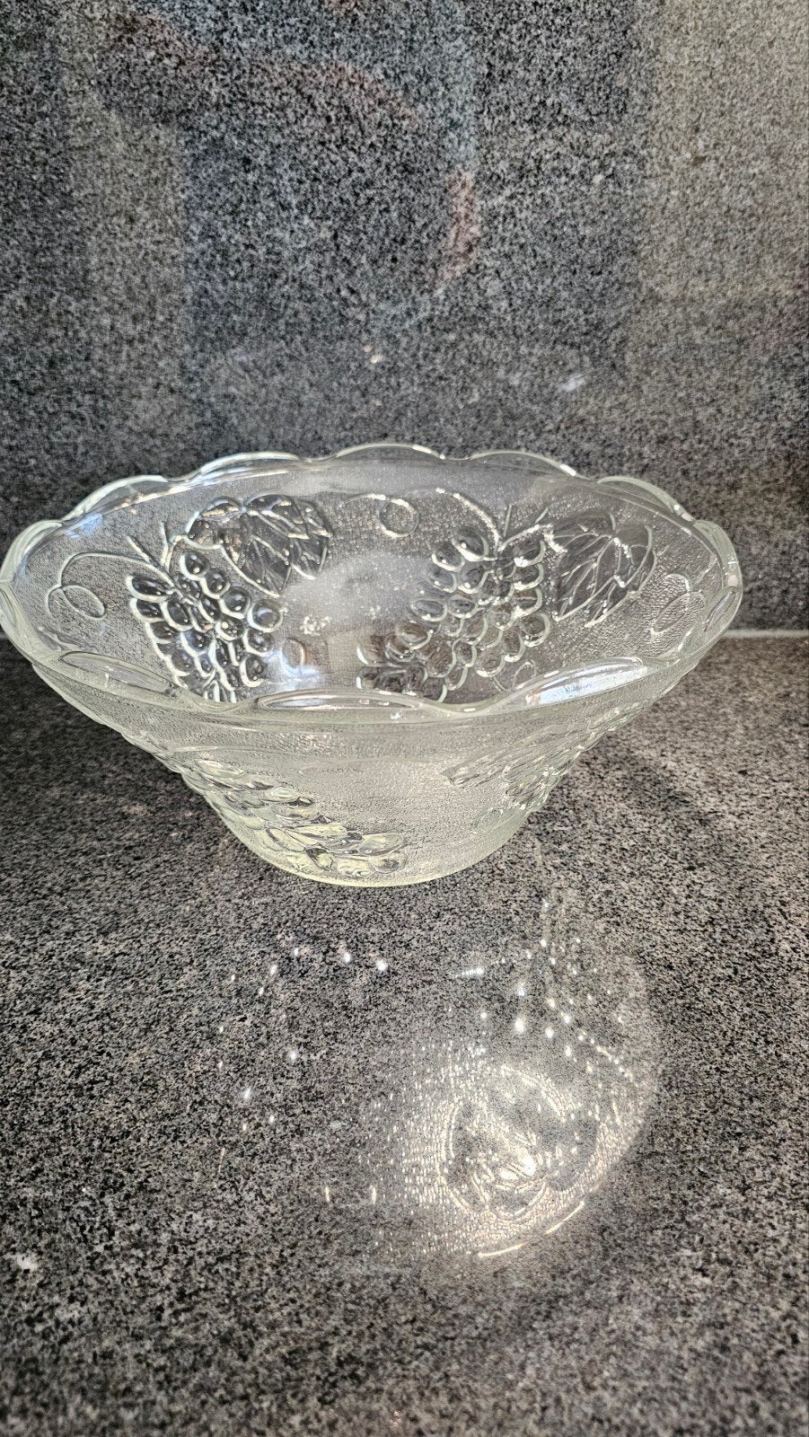 Glazen fruitschaal met druivenmotief, Antiek en Kunst, Antiek | Schalen, Ophalen
