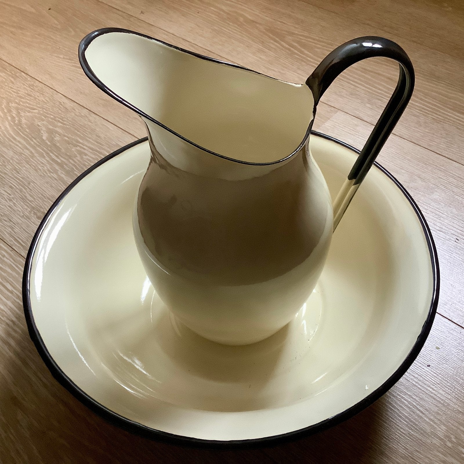 Emaille kan en schaal, schenkkan, lampetstel, crème kleurig, Ophalen of Verzenden, IKEA, Emaille, Met schenktuit