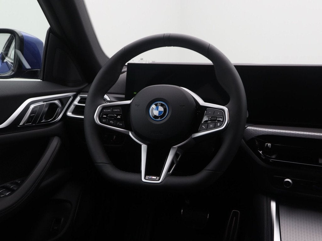 BMW i4 eDrive35 M Sport Edition 70 kWh (bj 2026, automaat), Auto's, BMW, Achterwielaandrijving, Zwart, Met garantie (alle), Blauw