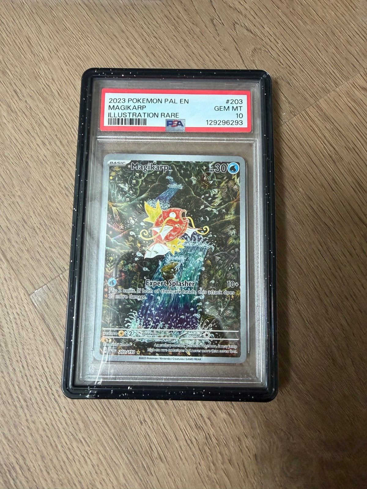 PSA 10 Magikarp 2023 Pokemon Pal EN Illustratie Zeldzaam, Hobby en Vrije tijd, Verzamelkaartspellen | Pokémon, Ophalen of Verzenden