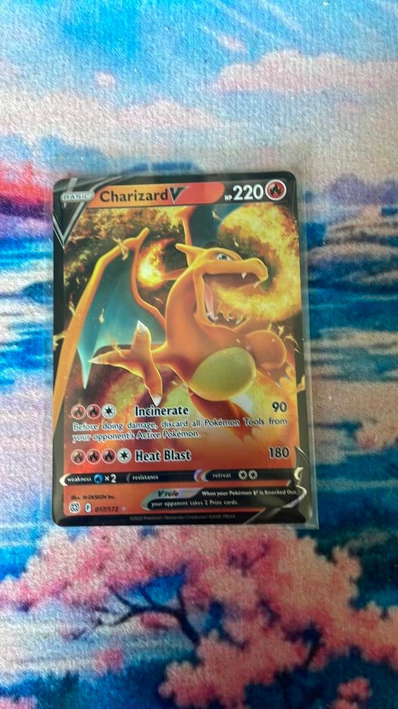 Charizard v 017/172 nm, Ophalen of Verzenden, Zo goed als nieuw