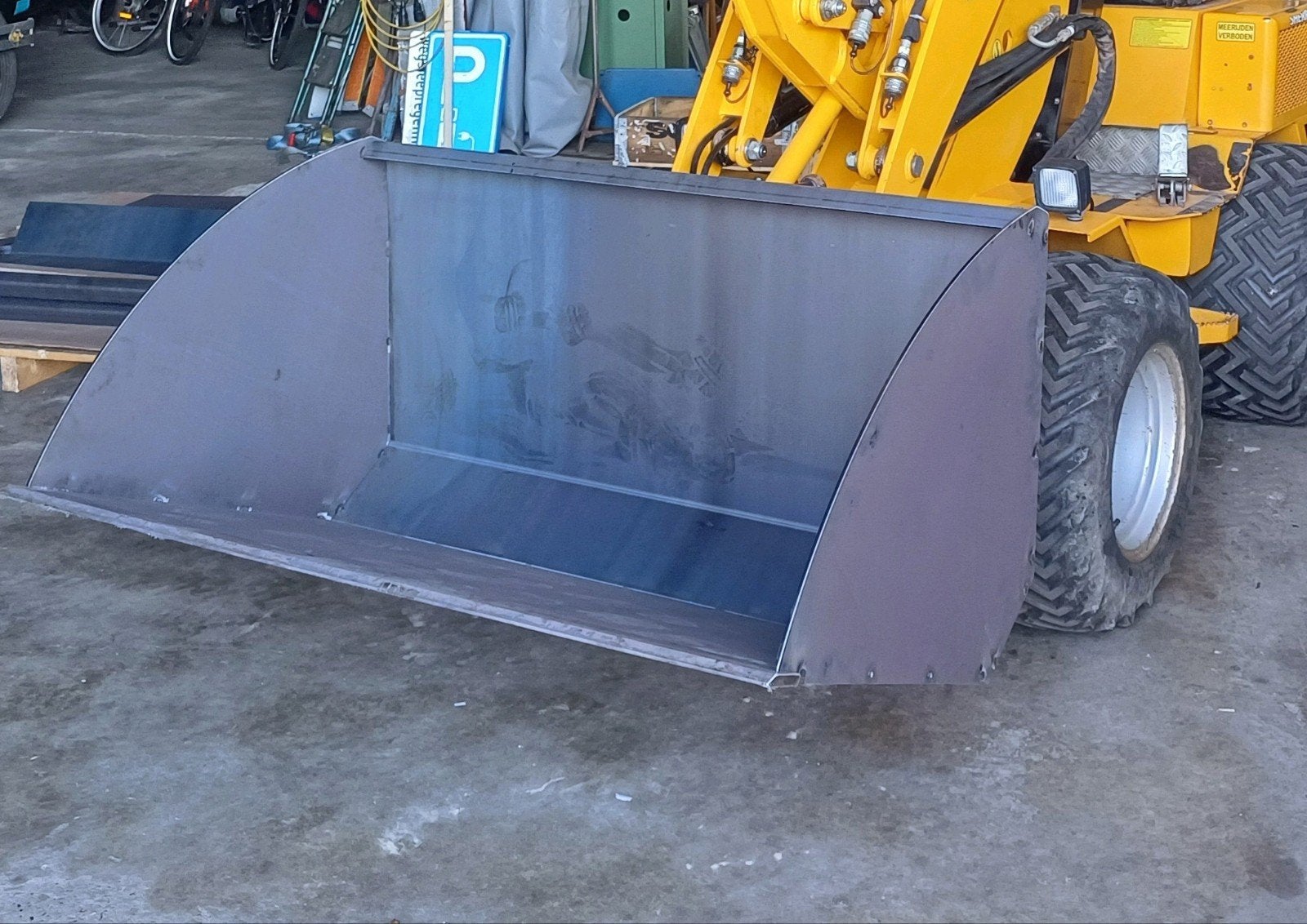Shovel groot volumebak sherpa 300, Ophalen