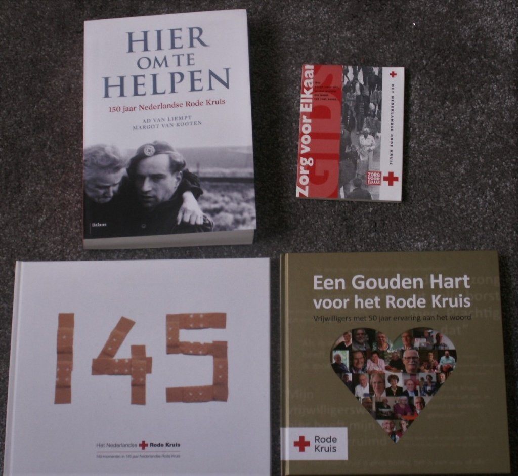 4 x Rode Kruis 145 jaar,150 jaar ,vrijwilligers en zorg voor, Ophalen of Verzenden, Nieuw, Politiek en Staatkunde, Nederland