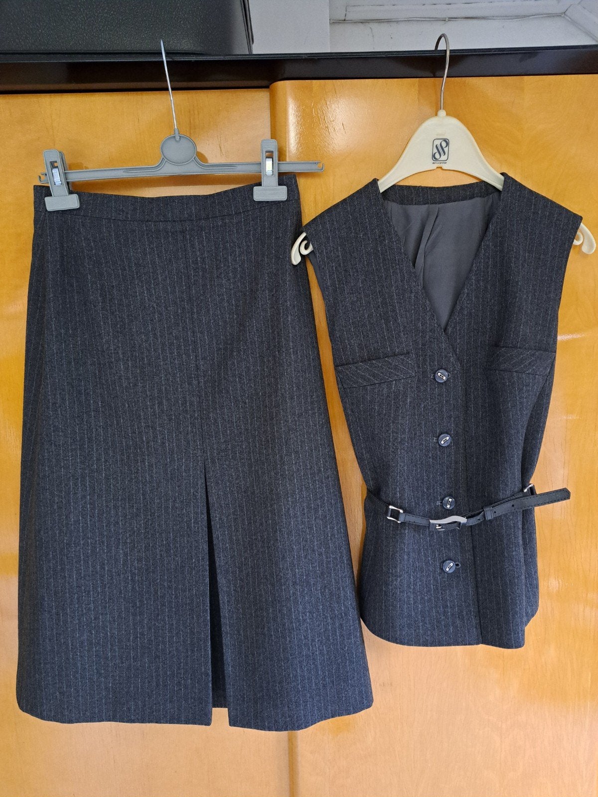 Stijlvolle 2-Delige Krijtstreep Set – Gilet & Rok maat 38, Ophalen of Verzenden, Zo goed als nieuw, Maat 38/40 (M), Grijs