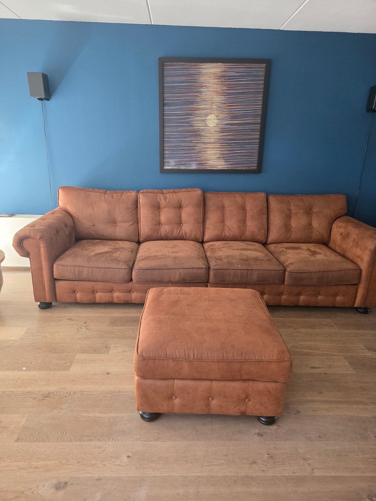 Grote cognac 4-zits bank + 2 hockers en dienblad, Ophalen, Gebruikt, 100 tot 125 cm, 300 cm of meer