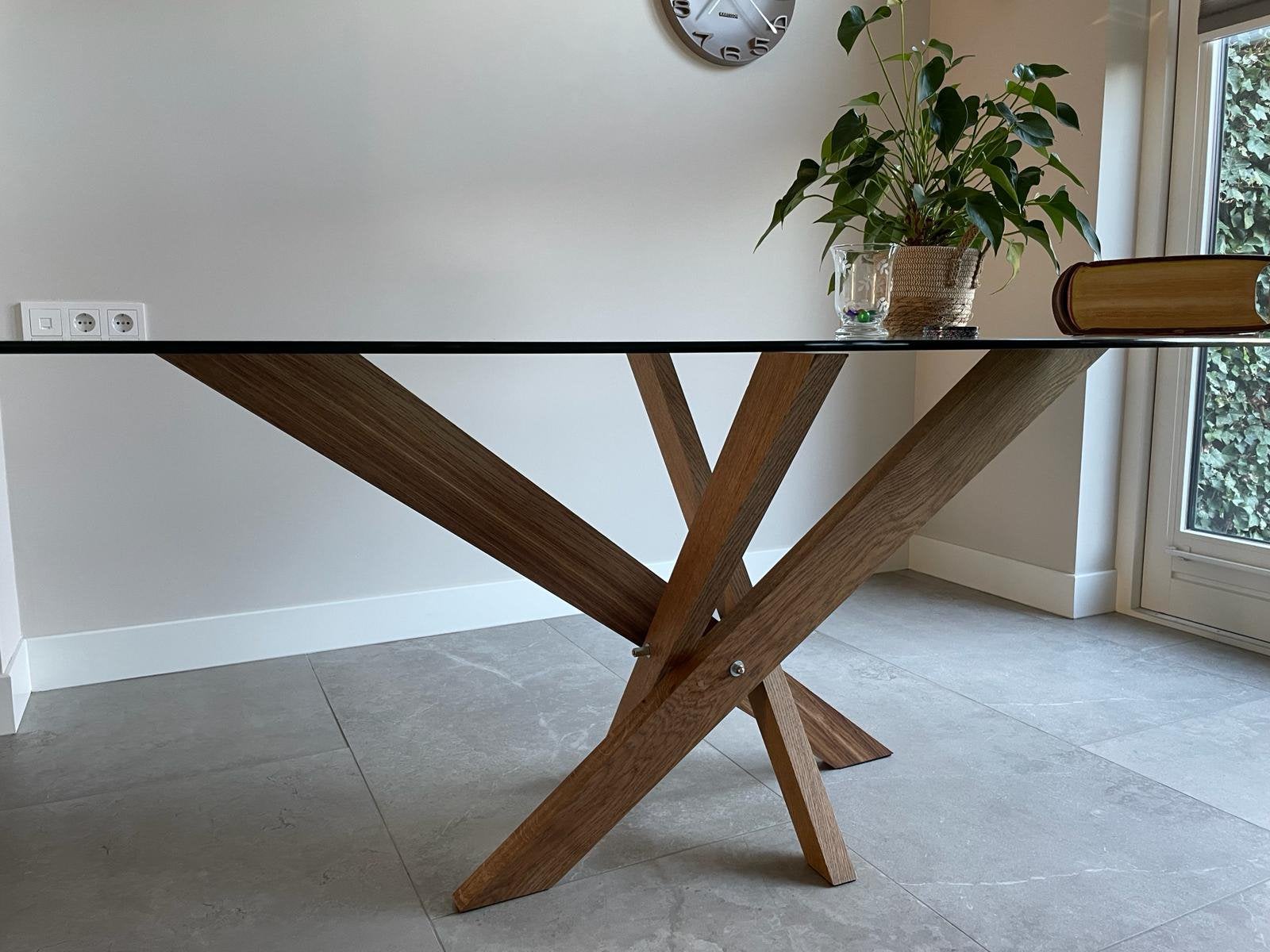 Ovalen glazen eettafel met eiken poot, Huis en Inrichting, Tafels | Salontafels, Ophalen, Glas, Gebruikt, 100 tot 150 cm