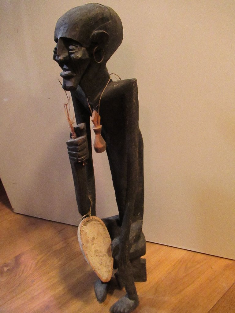 MEDICIJNMAN of Sjamaan uit Oost Afrika Masai volk € 250, Antiek en Kunst, Hout, Afrika, Handgemaakt, Ophalen of Verzenden
