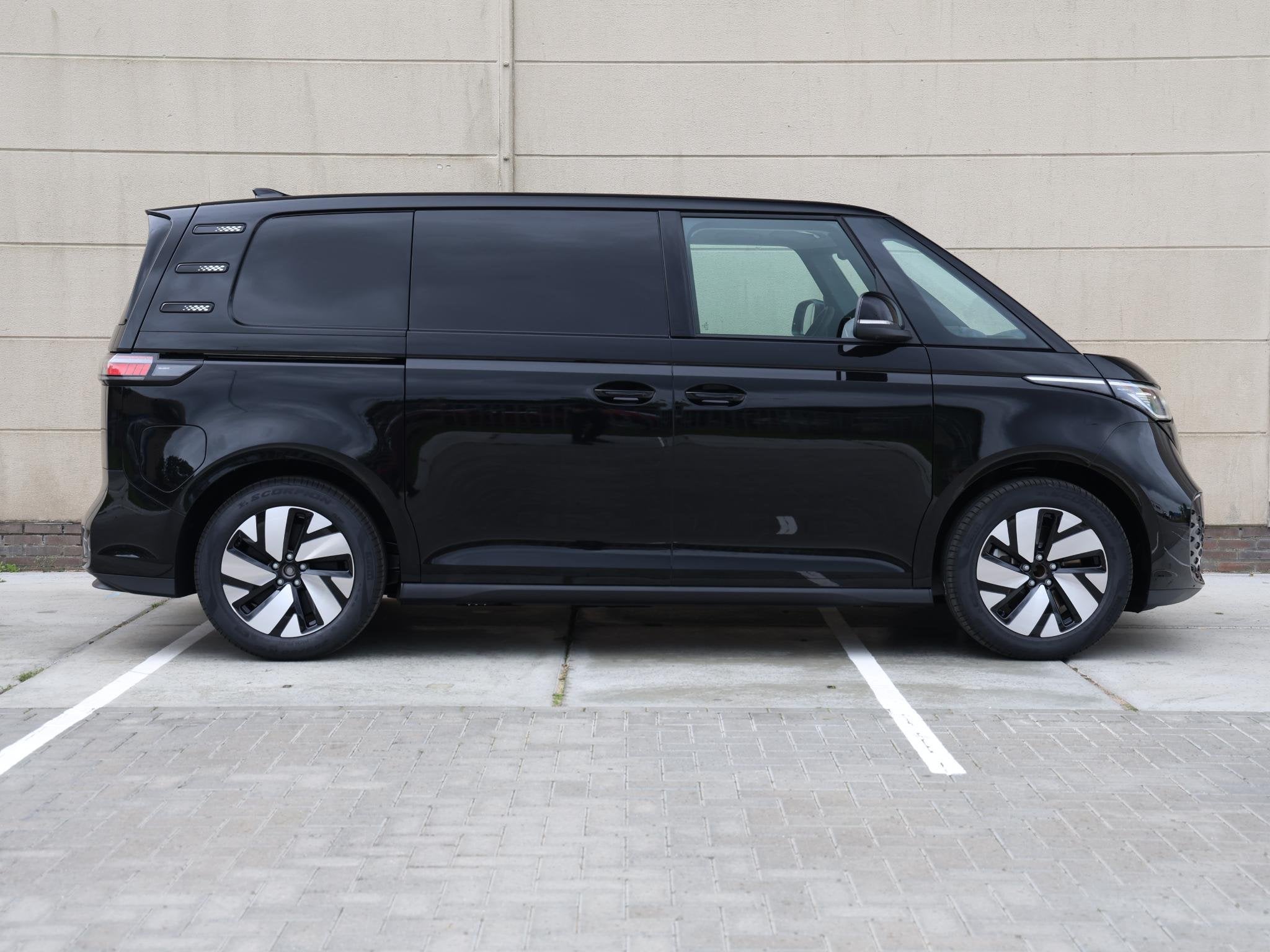 Volkswagen ID. Buzz Cargo Bulli Limited Edition Elektromotor, Auto's, Bestelauto's, Automaat, Zwart, Volkswagen, Zwart