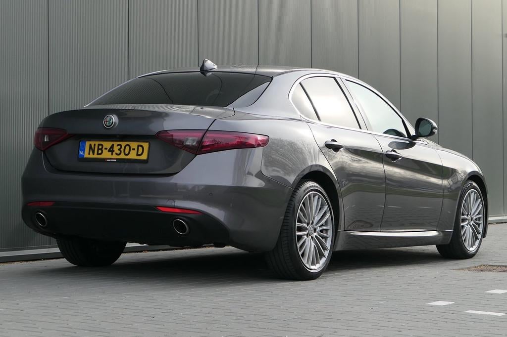 Alfa Romeo Giulia 2.2 Eco Business Super NAP Leder Navi Came, Auto's, Automaat, 745 kg, 4 cilinders, Bedrijf