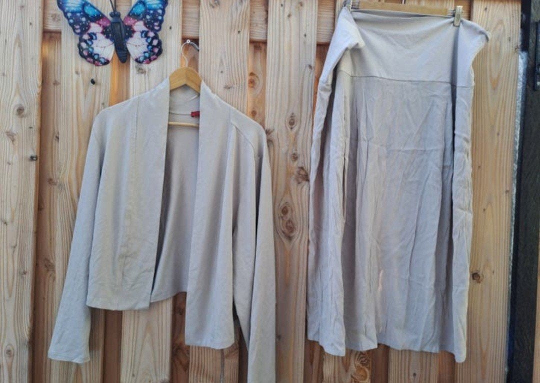nieuw met prijskaartje! tweedelige set van Vetono., Ophalen of Verzenden, Nieuw, Beige