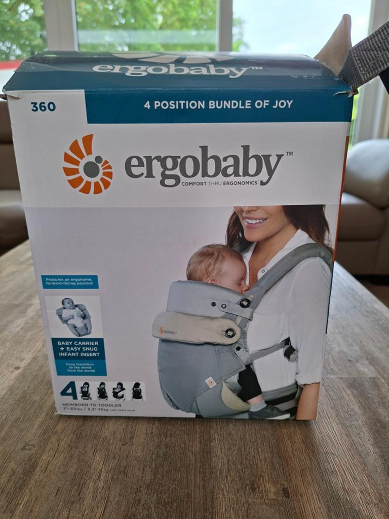 Ergobaby 360 draagzak met verkleinkussen., Buik of Rug, Zo goed als nieuw, Draagzak, Ophalen