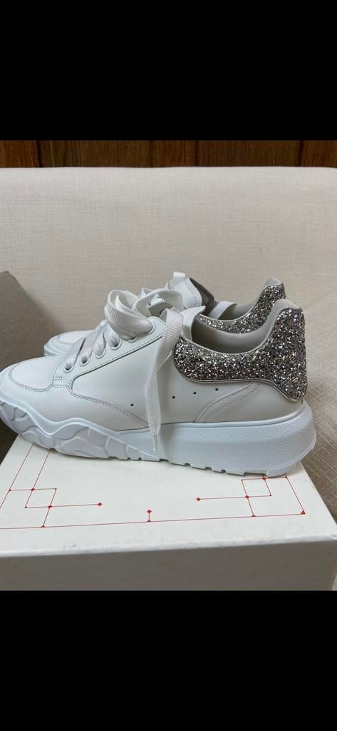 Alexander McQueen sneakers maat 40 nieuw, Kleding | Dames, Schoenen, Ophalen of Verzenden, Nieuw, Wit, Sneakers of Gympen