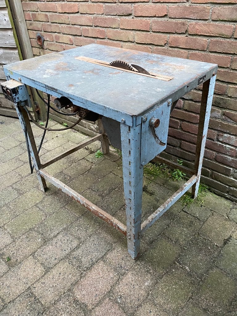 Verstelbare cirkel zaagtafel op 220V, Doe-het-zelf en Verbouw, Ophalen, Gebruikt, Cirkelzaag, 600 tot 1200 watt