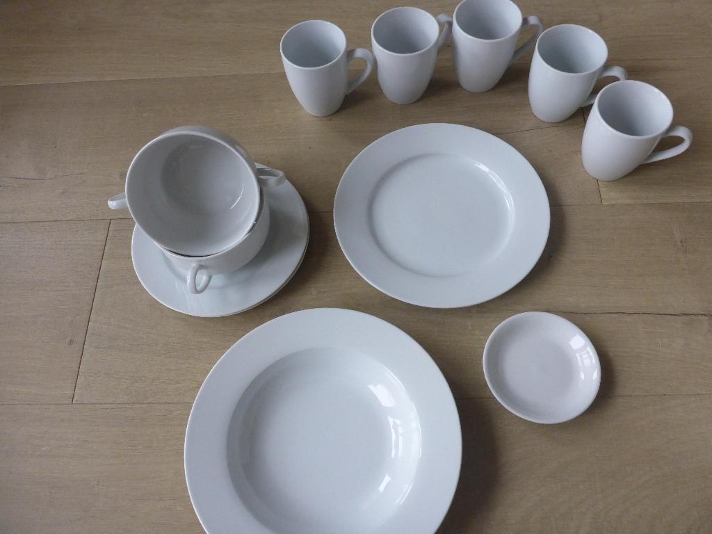 Serviesdelen White basics art & design en Blokker., Huis en Inrichting, Keuken | Servies, Overige typen, Ophalen of Verzenden