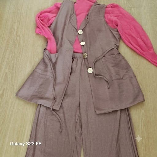 MIA STYLE Broekpak met gouden knopen, Bruin, Maat 42/44 (L), Ophalen of Verzenden, Zo goed als nieuw
