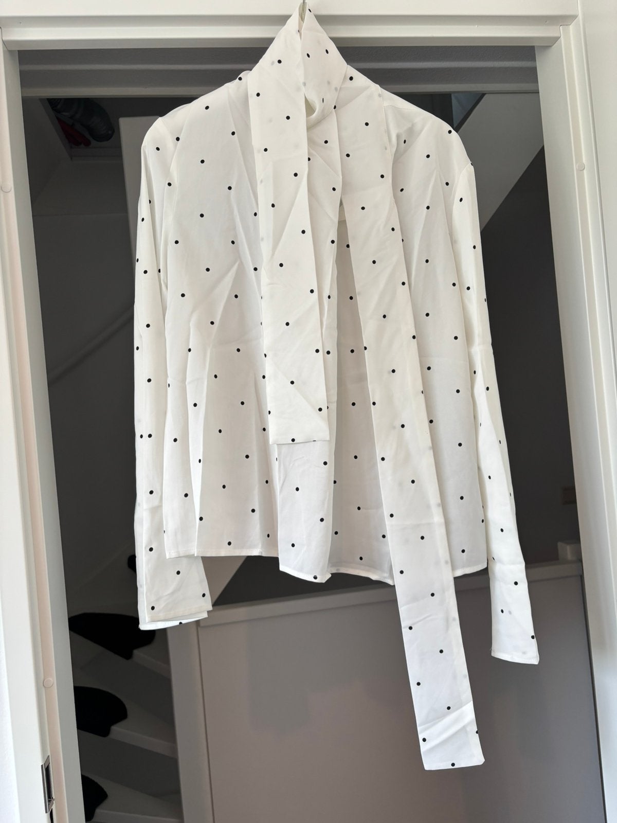 Blouse met strik, Ophalen of Verzenden, Zo goed als nieuw, Maat 42/44 (L), Wit