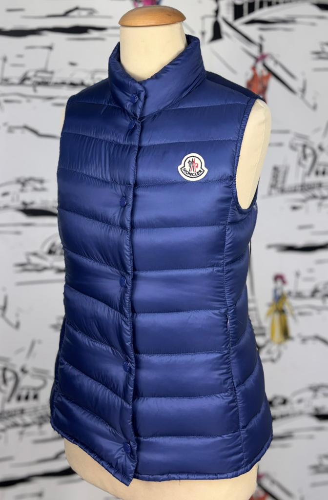Moncler blauwe Liane dons meisjes jas bodywarmer maat 10, Moncler EU, Zo goed als nieuw, Moncler, Customercare@moncler.com