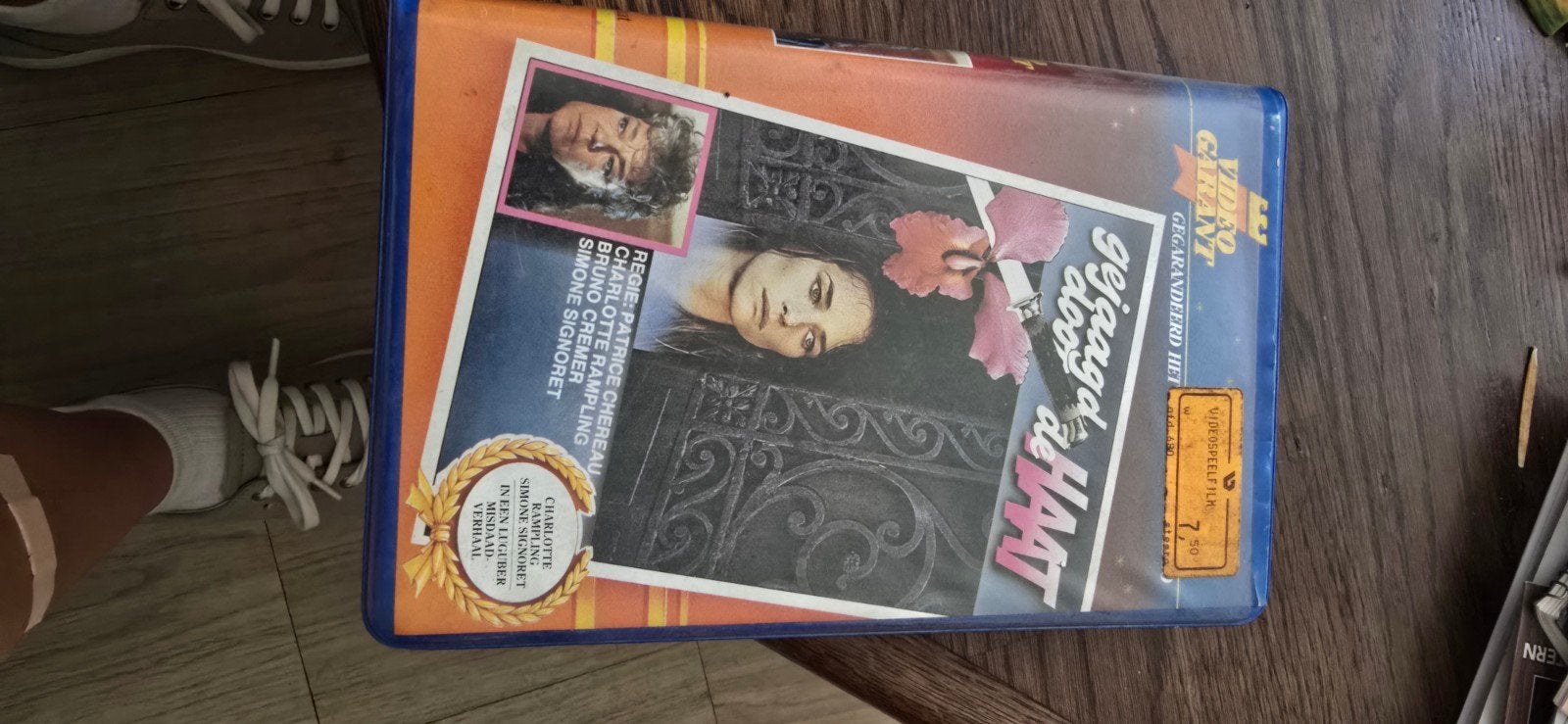Videoband: Gejaagd door de Haat (1975) - Simone Signoret, Gebruikt, Vanaf 16 jaar, Nederlands, Ophalen of Verzenden