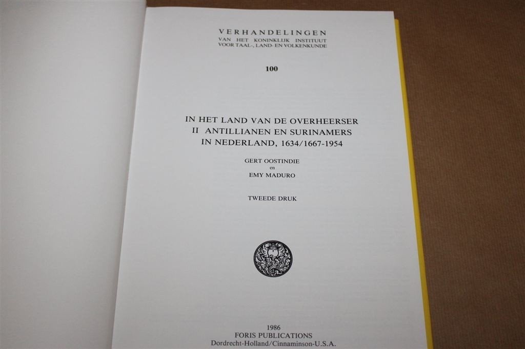 In het Land van de Overheerser II — Oostindie, 1954, Ophalen of Verzenden, Zo goed als nieuw