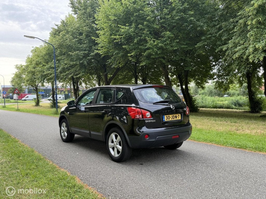 Nissan Qashqai 1.6 Connect Edition*PANODAK*APK 4/27*NAVIGATI, Auto's, Nissan, Voorwielaandrijving, 1272 kg, Gebruikt, Zwart