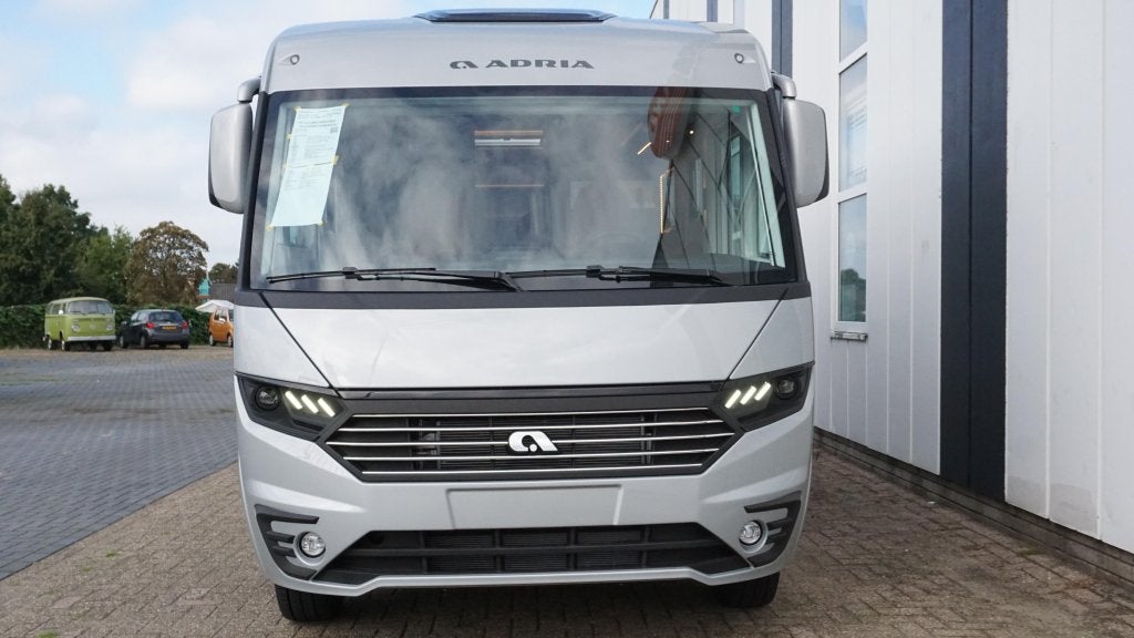 Adria Sonic Supreme 700 DL Automaat 180 PK, Fiat, 7 tot 8 meter, Bedrijf, Diesel