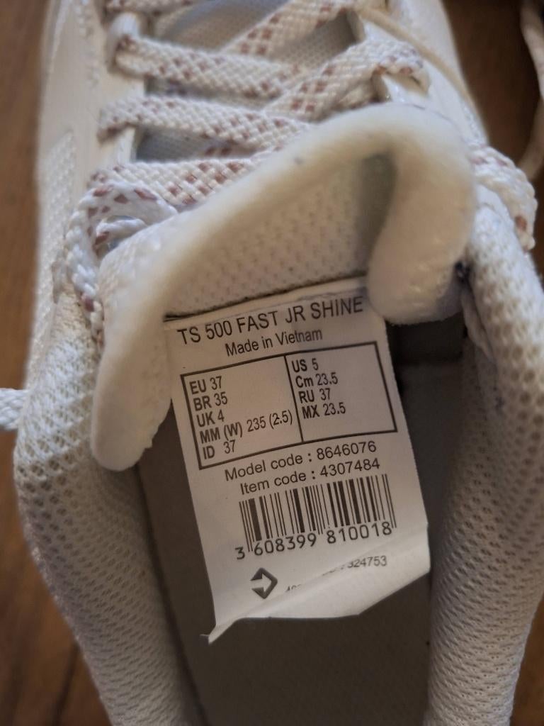 Tennis schoenen, Sport en Fitness, Tennis, L00, Schoenen, Zo goed als nieuw, Ophalen