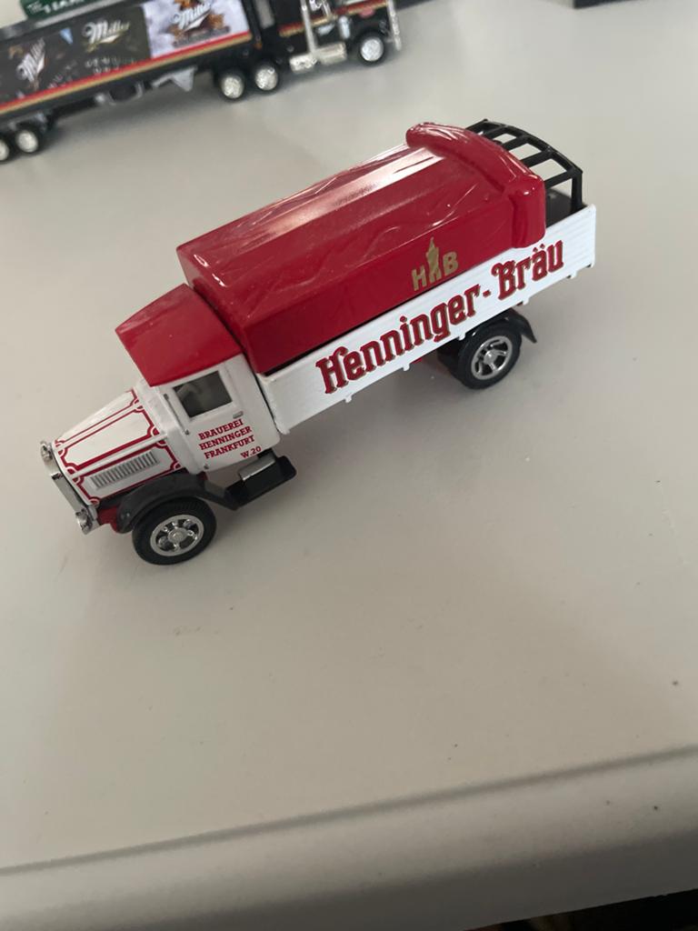 Henninger-Bräu Vrachtwagen Model - Gedetailleerd, Hobby en Vrije tijd, Modelauto's | 1:87, Ophalen of Verzenden, Zo goed als nieuw