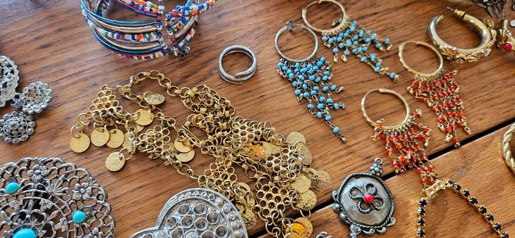 Partij sieraden goud kleurig en zilver kleurig, Sieraden, Tassen en Uiterlijk, Antieke sieraden, Overige typen, Overige materialen