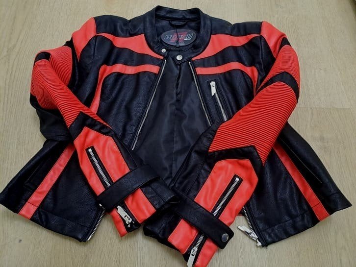 Leren motorvest zwart-rood – Aminsu Racing – zo goed als nie, Kleding | Dames, Ophalen, Nieuw, Maat 38/40 (M), Zwart