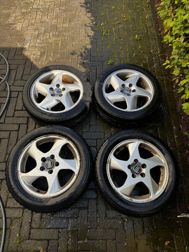 2x Volvo Columba + 2x Perfo 16” velgen met banden, Ophalen, 16 inch, Banden en Velgen, Winterbanden