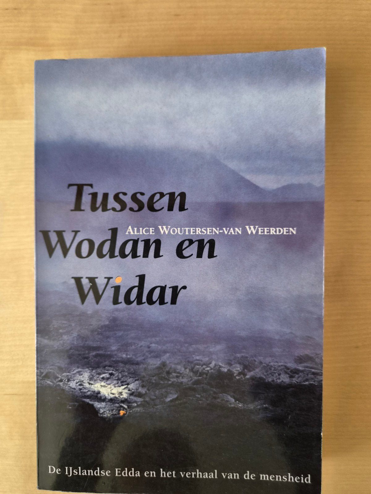 Tussen Wodan en Widar - Alice Woutersen-van Weerden, Boeken, Ophalen of Verzenden, Zo goed als nieuw, Alice Woutersen-van Weerden
