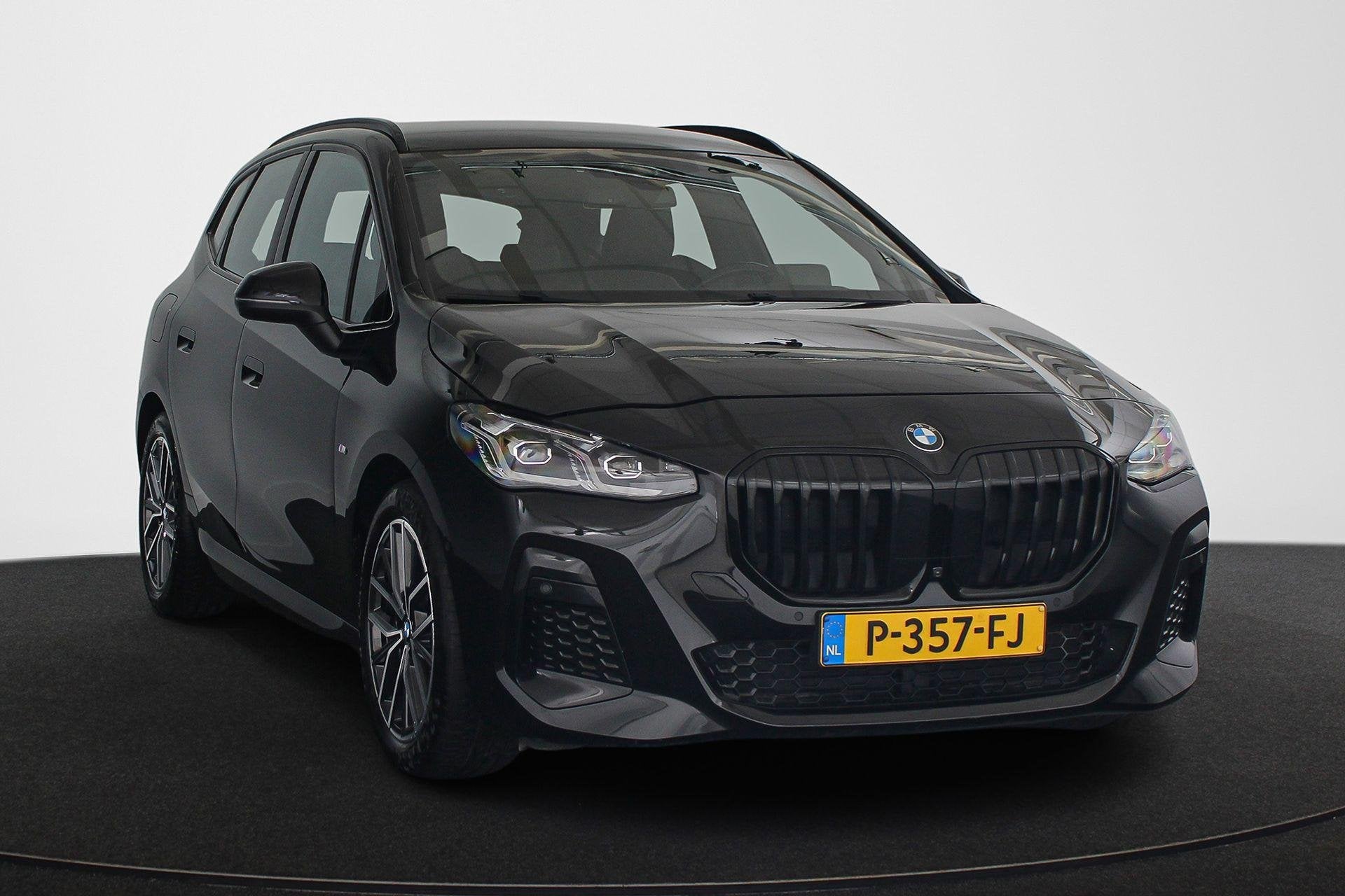 BMW 2-serie Active Tourer 220i M Sport Trekhaak Leder Stoelv, Gebruikt, Zwart, Origineel Nederlands, Bedrijf