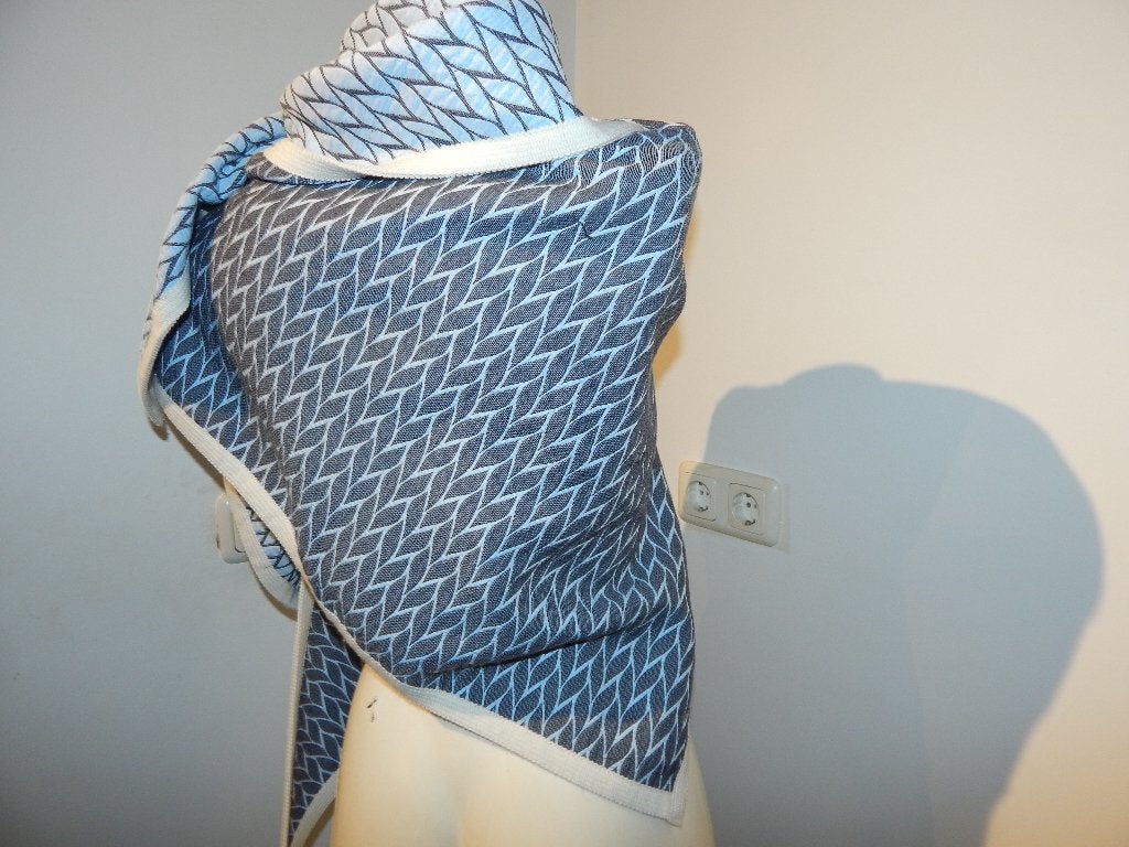 Pom Amsterdam grote driehoek shawl in motief ZGAN, Verzenden, Maat 42/44 (L), Zo goed als nieuw, Sjaal
