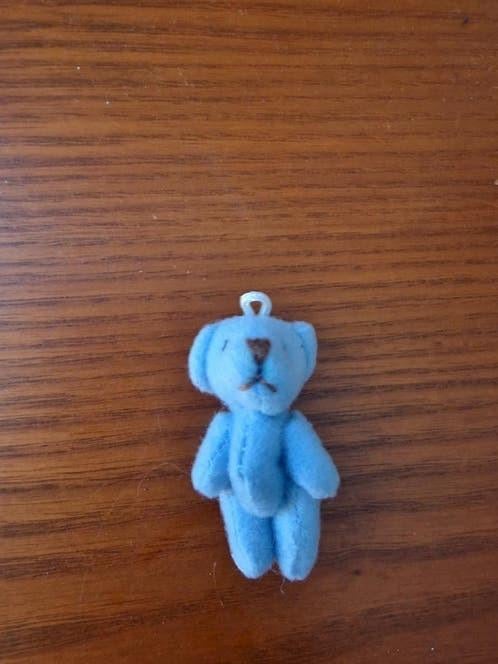 Blauw mini beertje 4 cm beweegbaar, Verzamelen, Beren en Cherished Teddies, Ophalen of Verzenden, Gebruikt